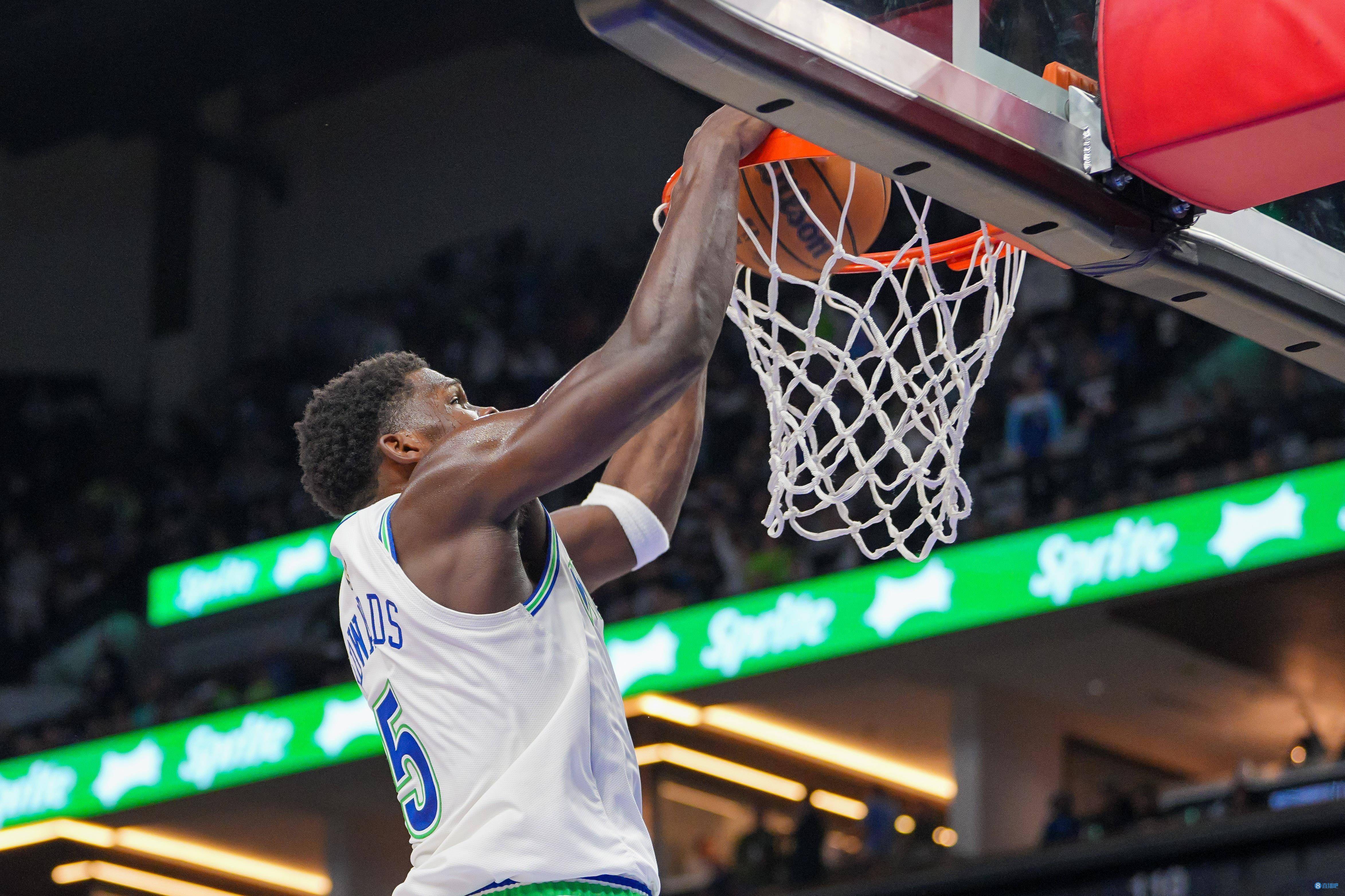 NBA选手技惊四座，超级扣篮惊艳球迷