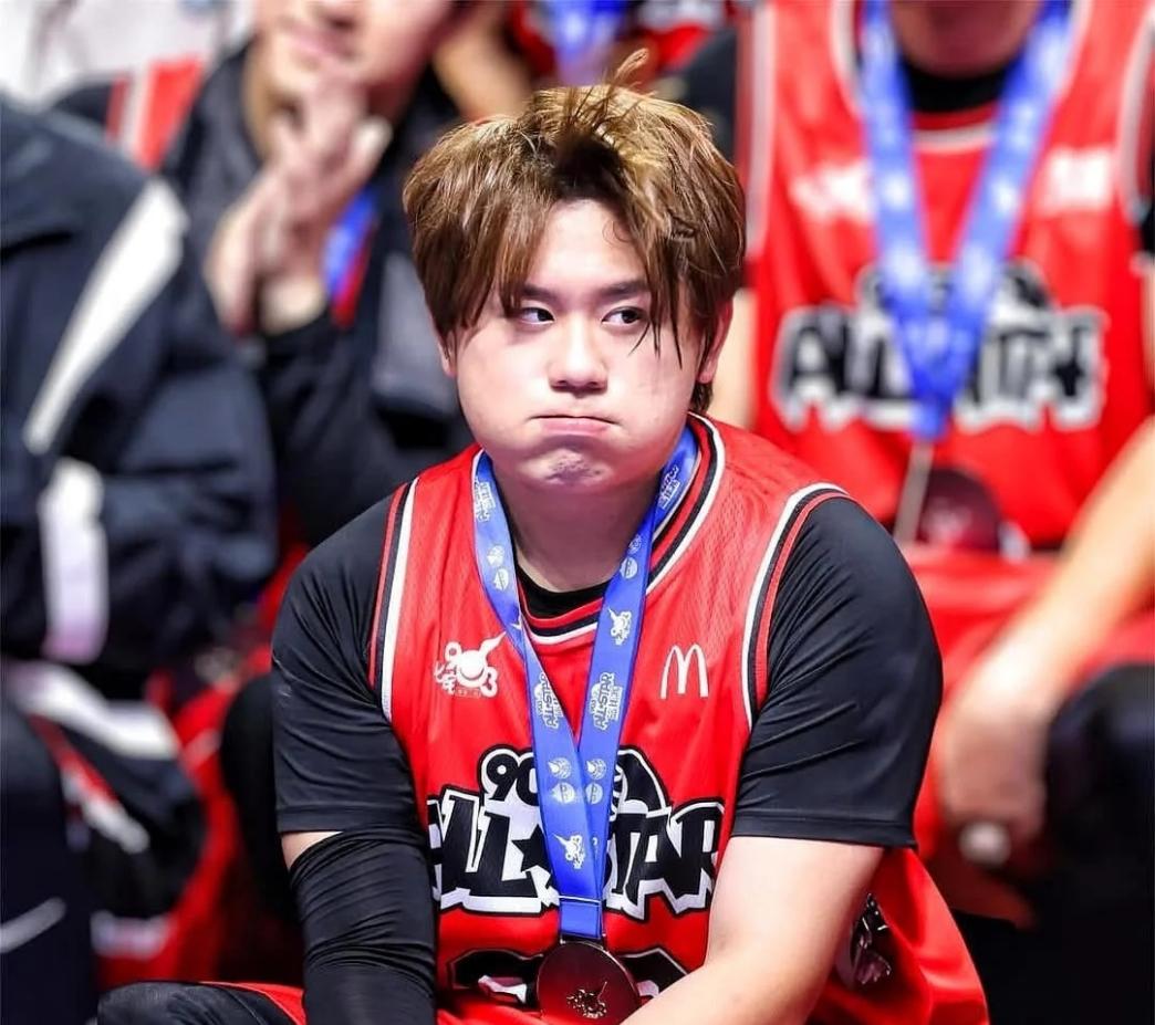 包含技惊四座，绝世好球让人眼前一亮的词条