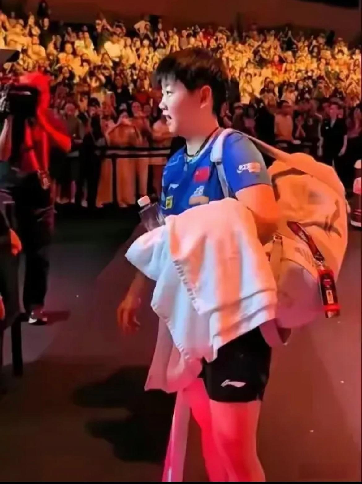 包含球场上的风云变幻，每场比赛都让人拍案叫绝的词条